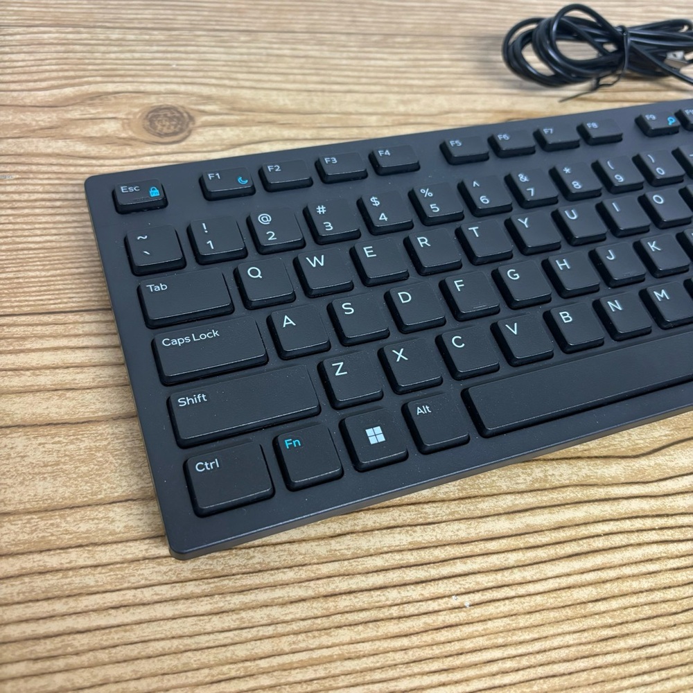 Dell Dell USB Wired Keyboard Model KB216t With Riser Clips - Picture 4 of 6
